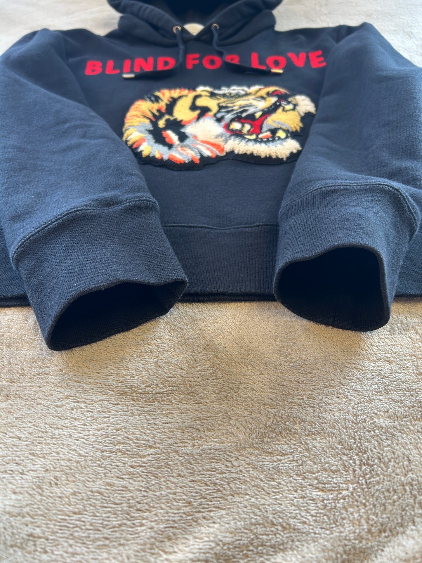 GUCCI Tiger hoodie svart