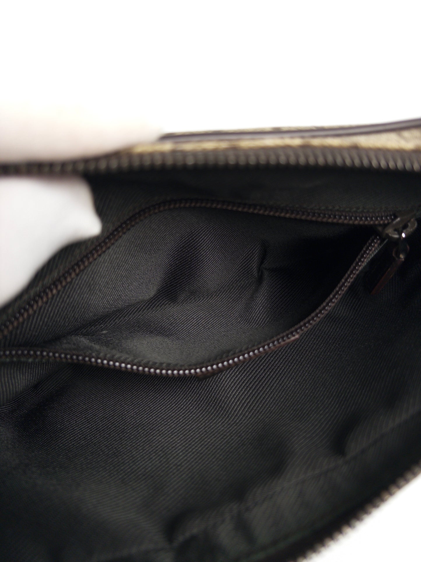 Gucci GG Supreme Clutch Bag
