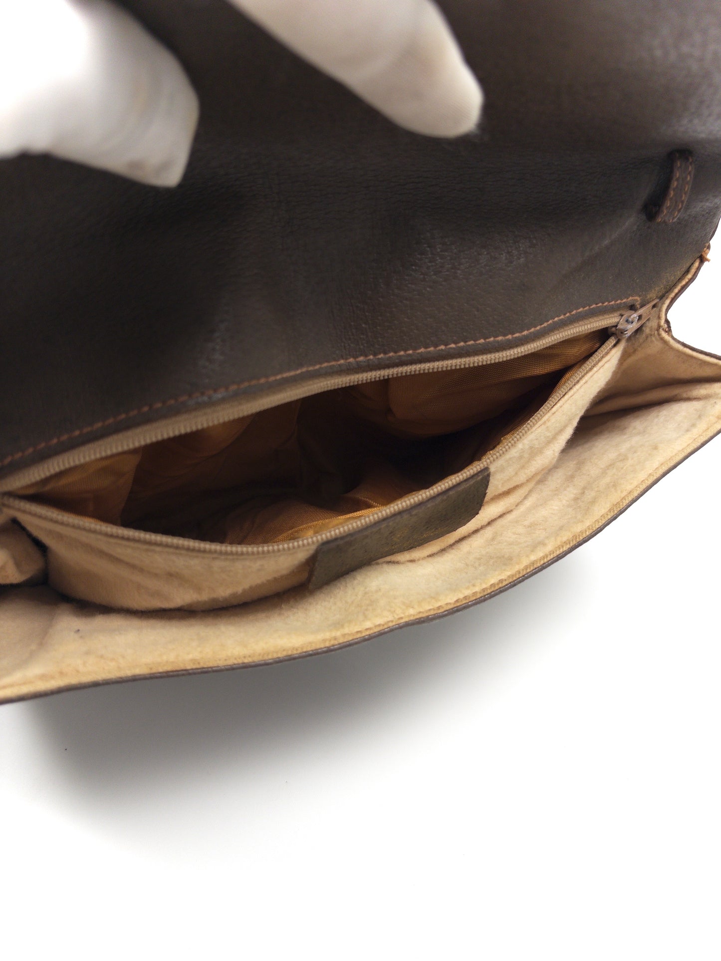 Gucci GG Supreme Clutch bag
