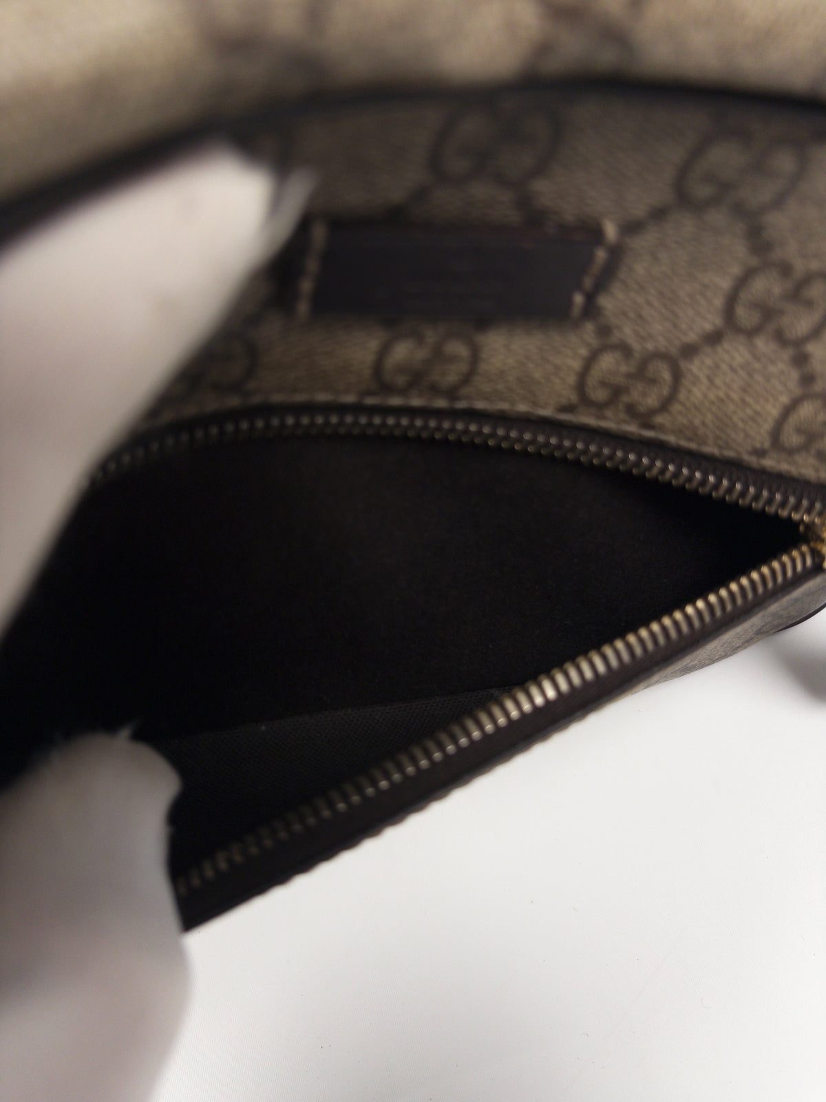 Gucci GG Supreme Shoulder Bag