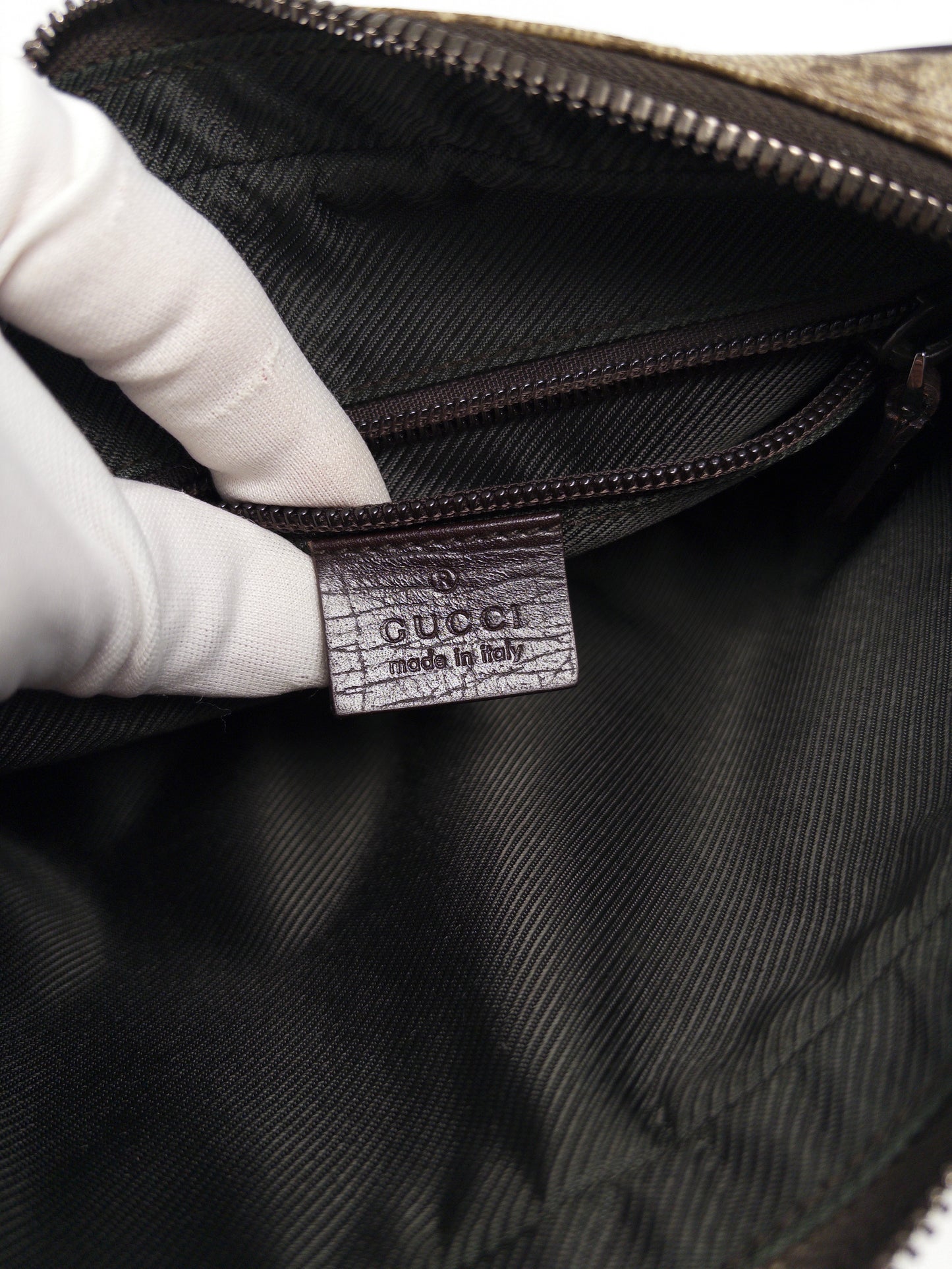 Gucci GG Supreme Clutch