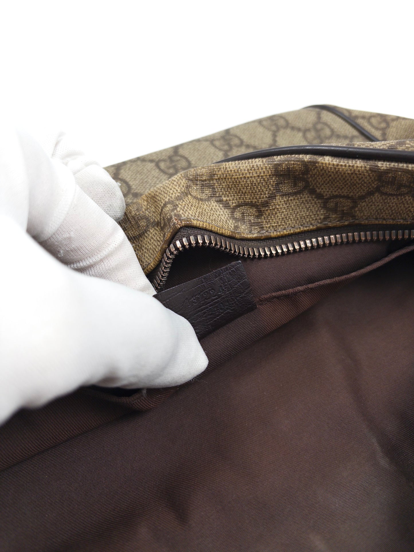 Gucci GG Supreme Clutch