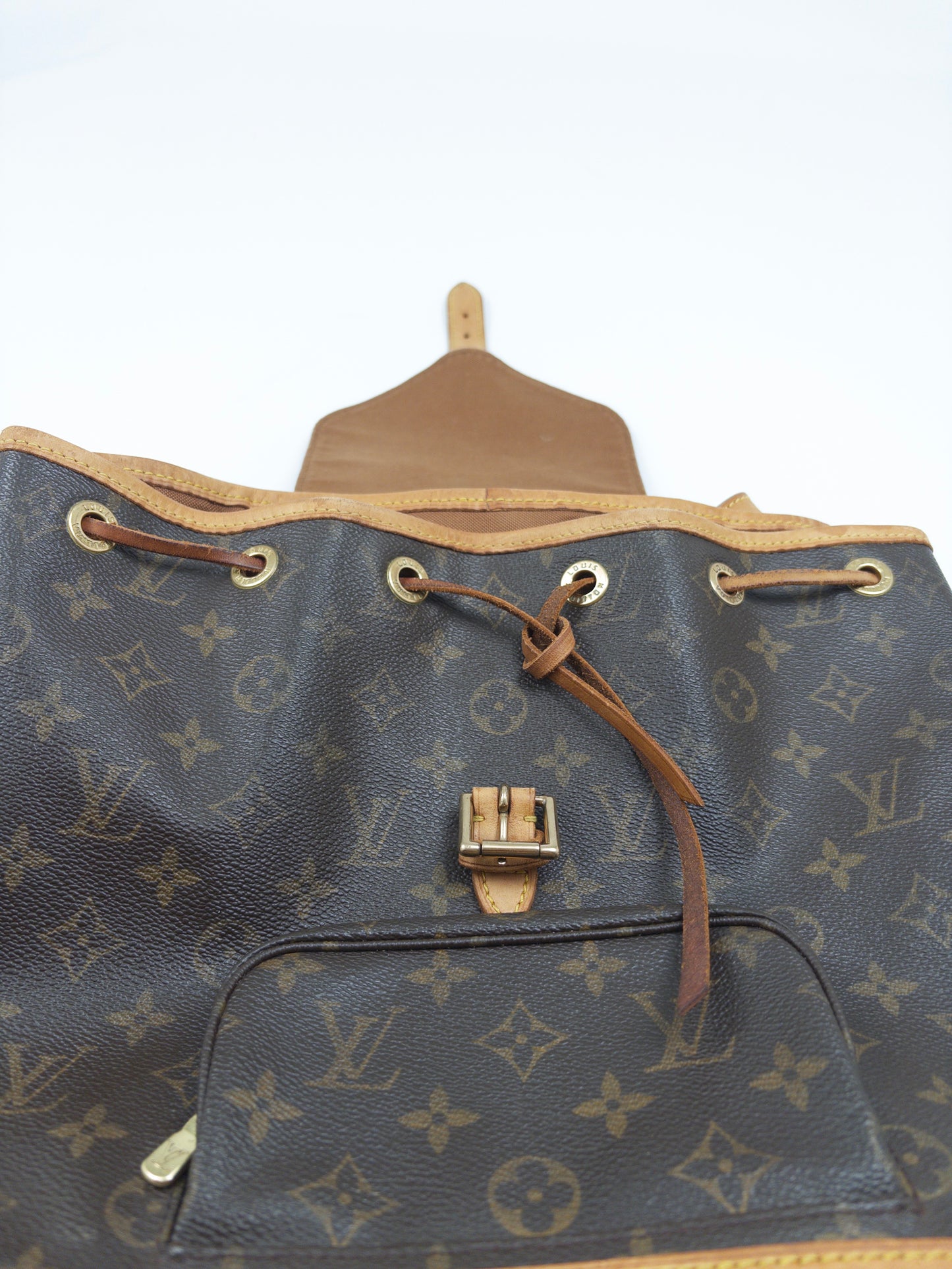 Louis Vuitton Montsouris MM