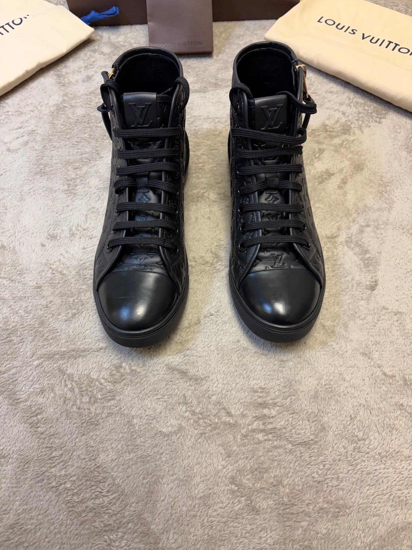 Louis Vuitton High-top Sneakers (Fits EU 38)