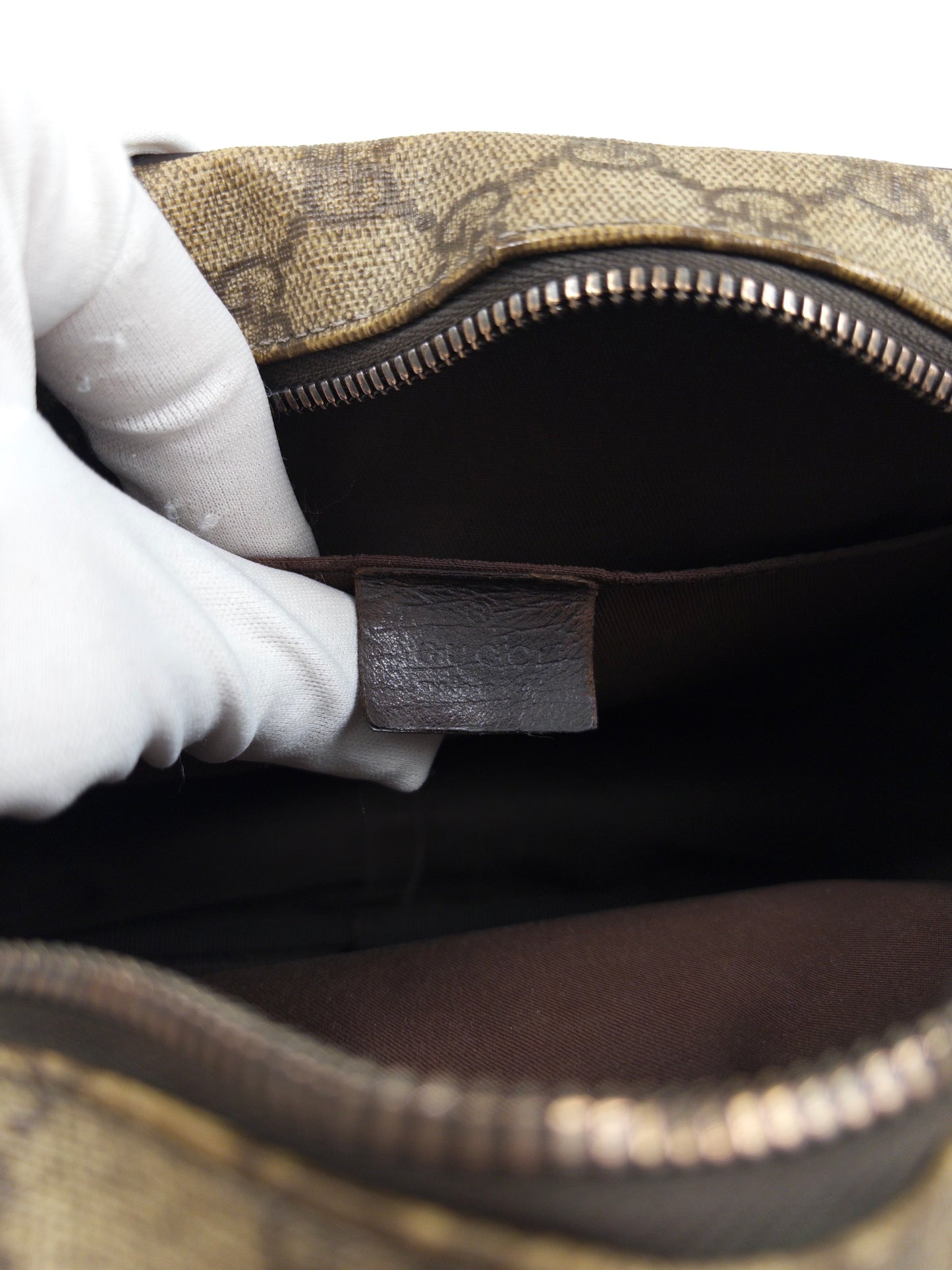 Gucci GG Supreme Clutch