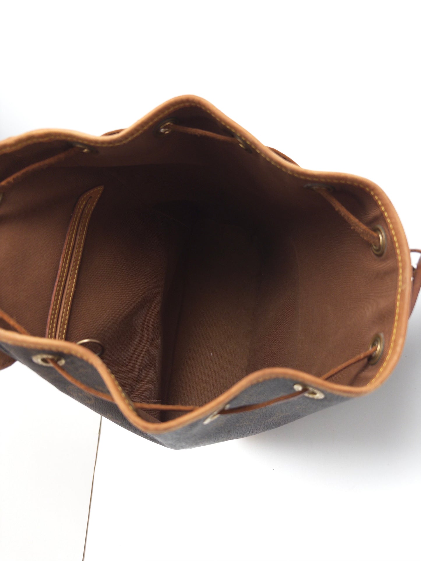 Louis Vuitton Montsouris MM