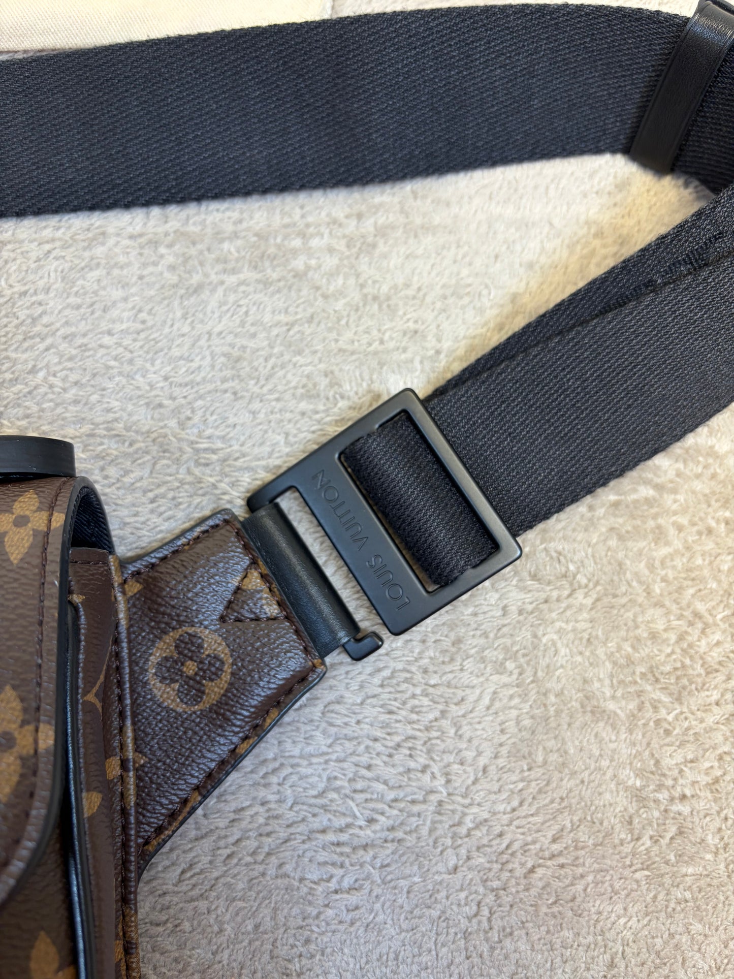 Louis Vuitton S Lock Messenger Bag