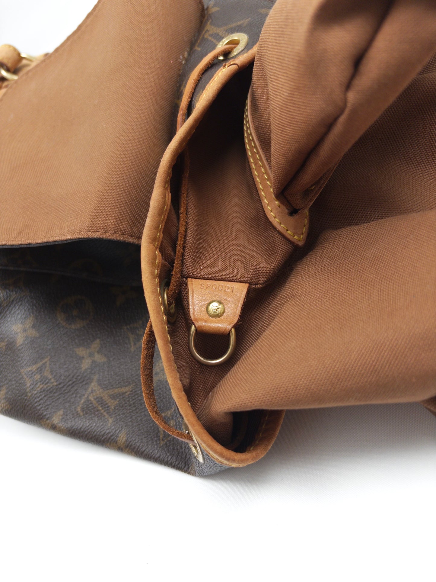 Louis Vuitton Montsouris MM