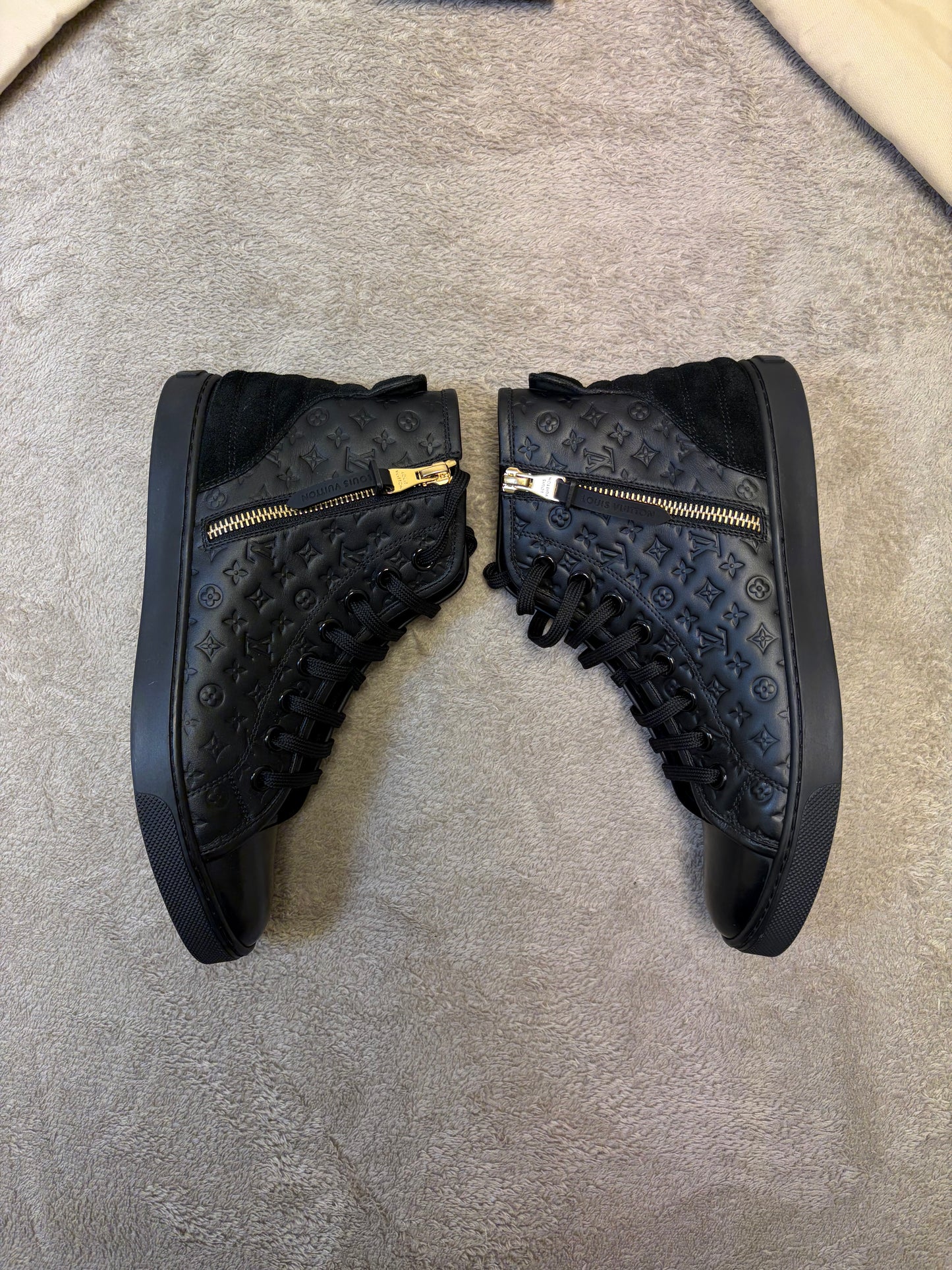 Louis Vuitton High-top Sneakers (Fits EU 38)