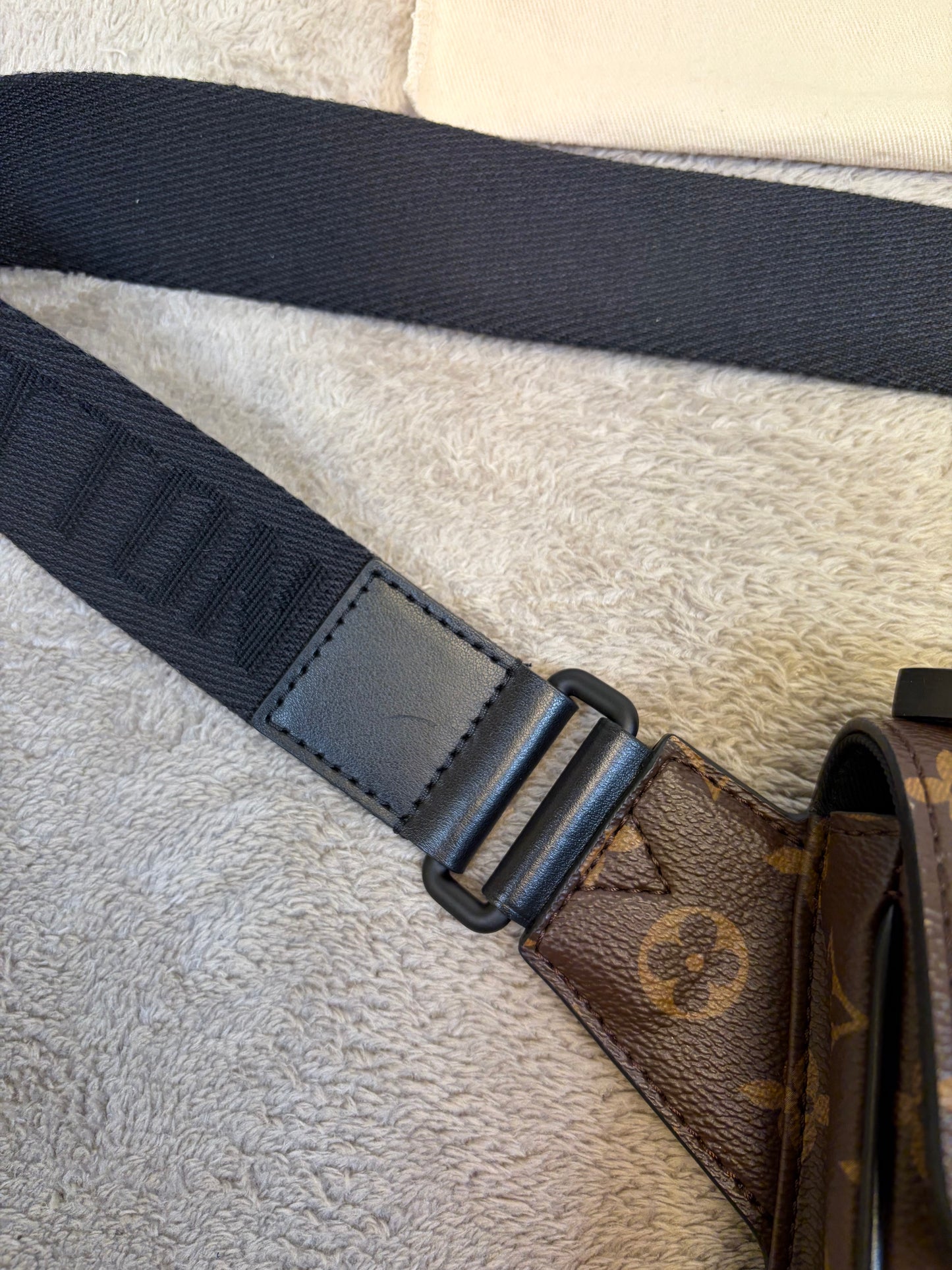 Louis Vuitton S Lock Messenger Bag