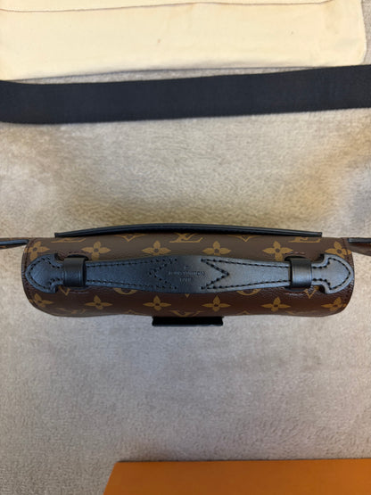 Louis Vuitton S Lock Messenger Bag