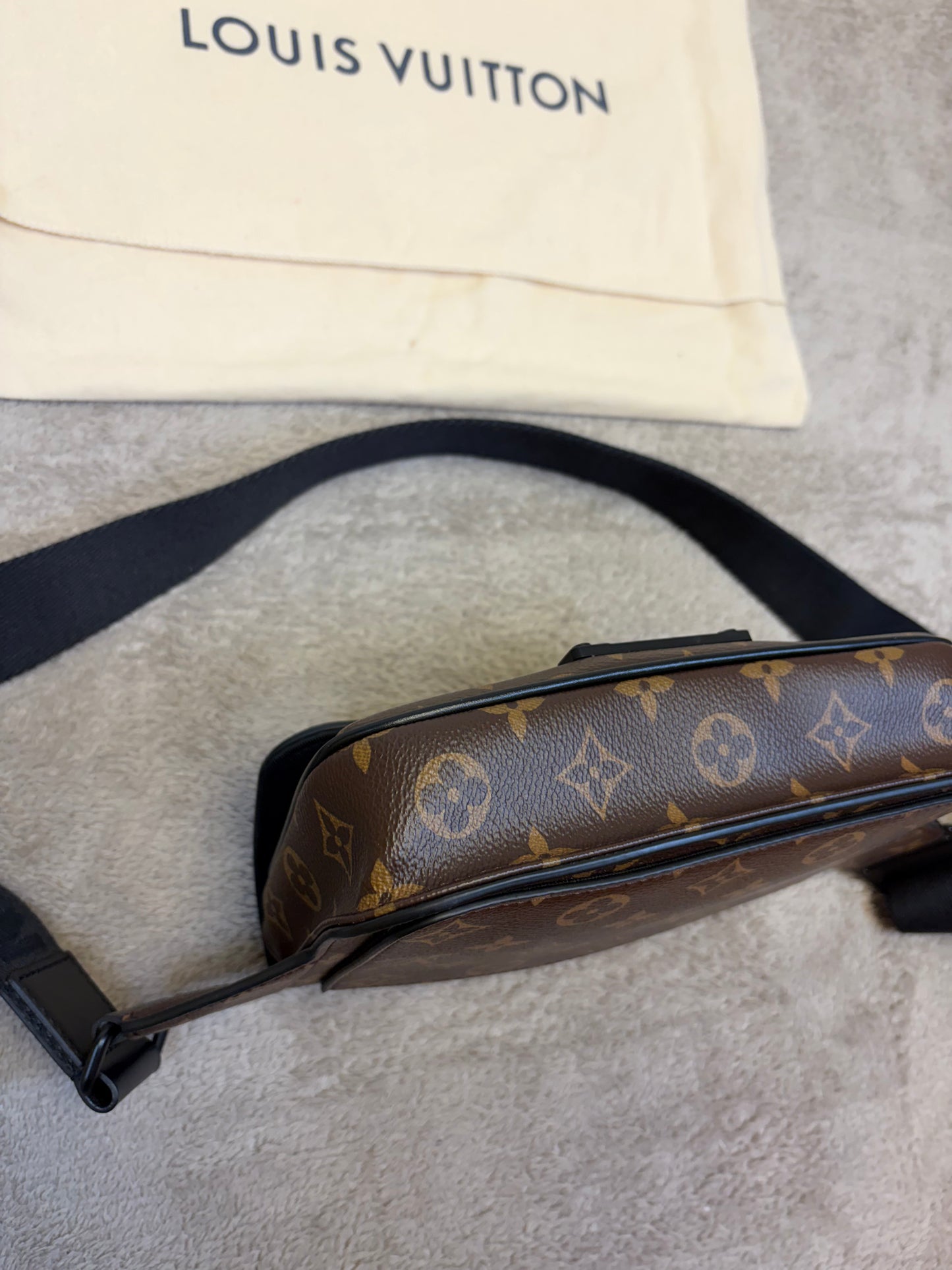 Louis Vuitton S Lock Messenger Bag