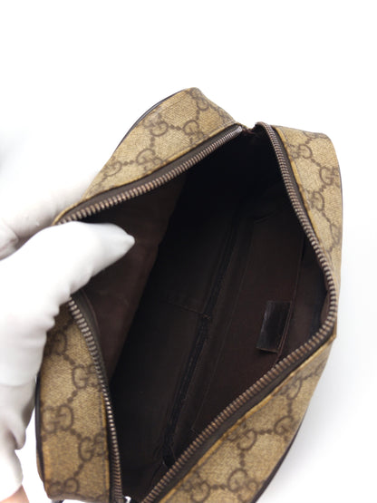 Gucci GG Supreme Clutch