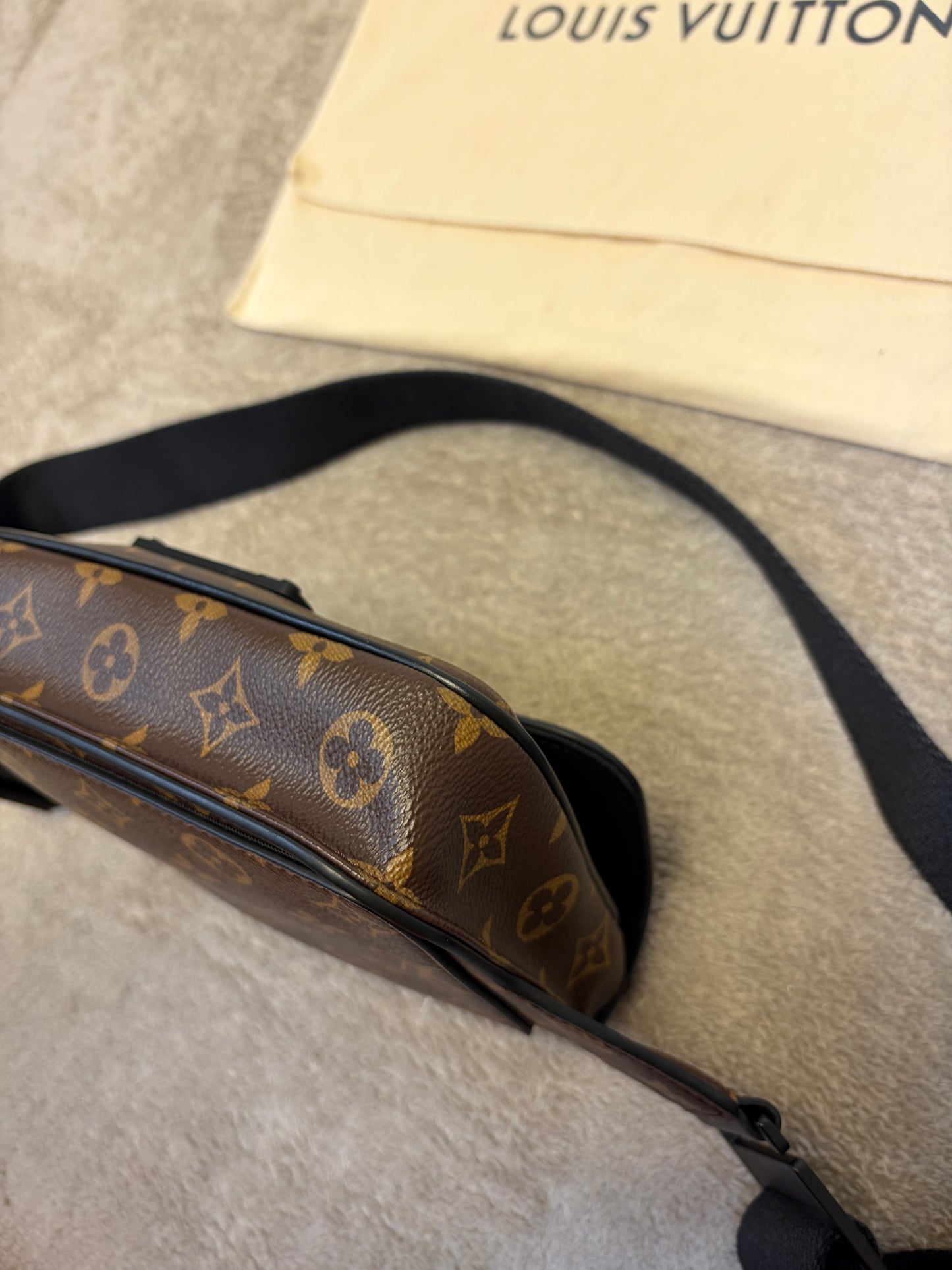 Louis Vuitton S Lock Messenger Bag
