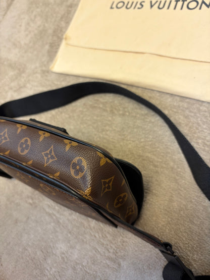 Louis Vuitton S Lock Messenger Bag