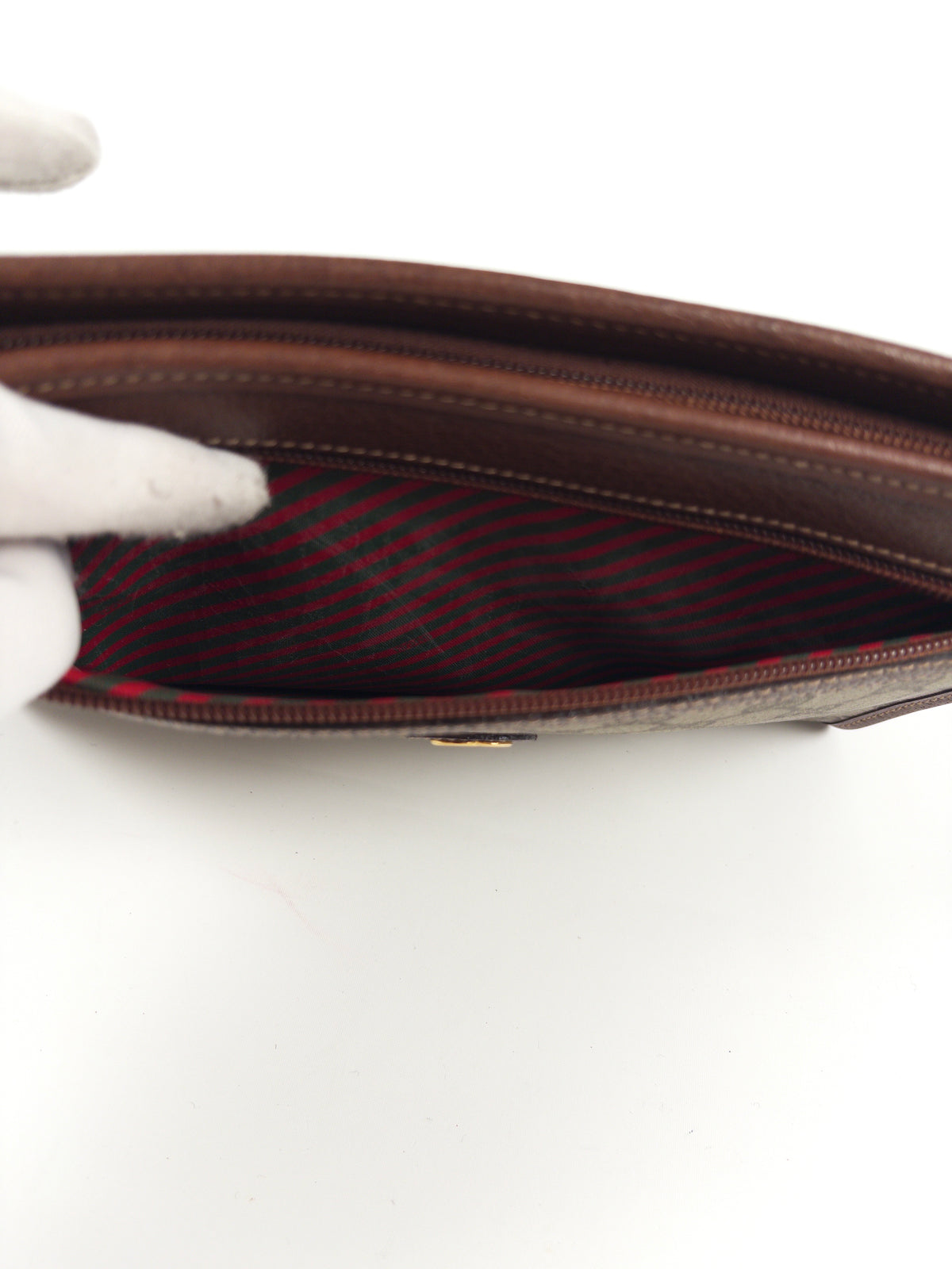 Gucci GG Supreme Clutch Bag